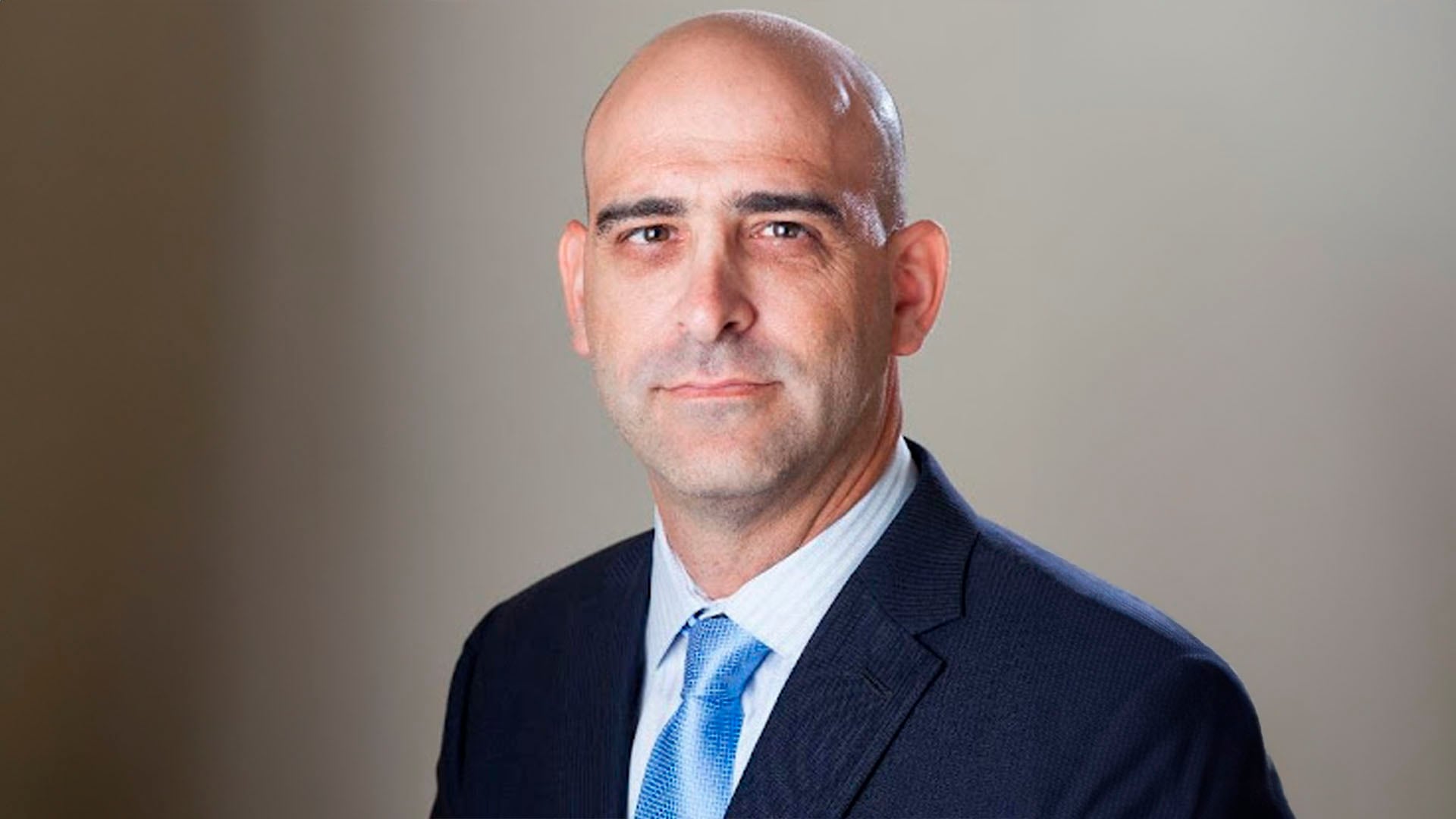 Gadi Levin es un ejecutivo financiero y contador que actualmente se desempeña como vicepresidente de Finanzas y director financiero de Eco Atlantic