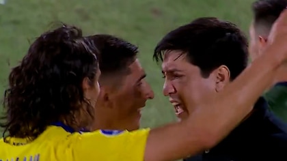 La violenta reacción del DT de Trinidense tras la derrota contra Boca Juniors: el empujón a Merentiel que derivó en una expulsión   
