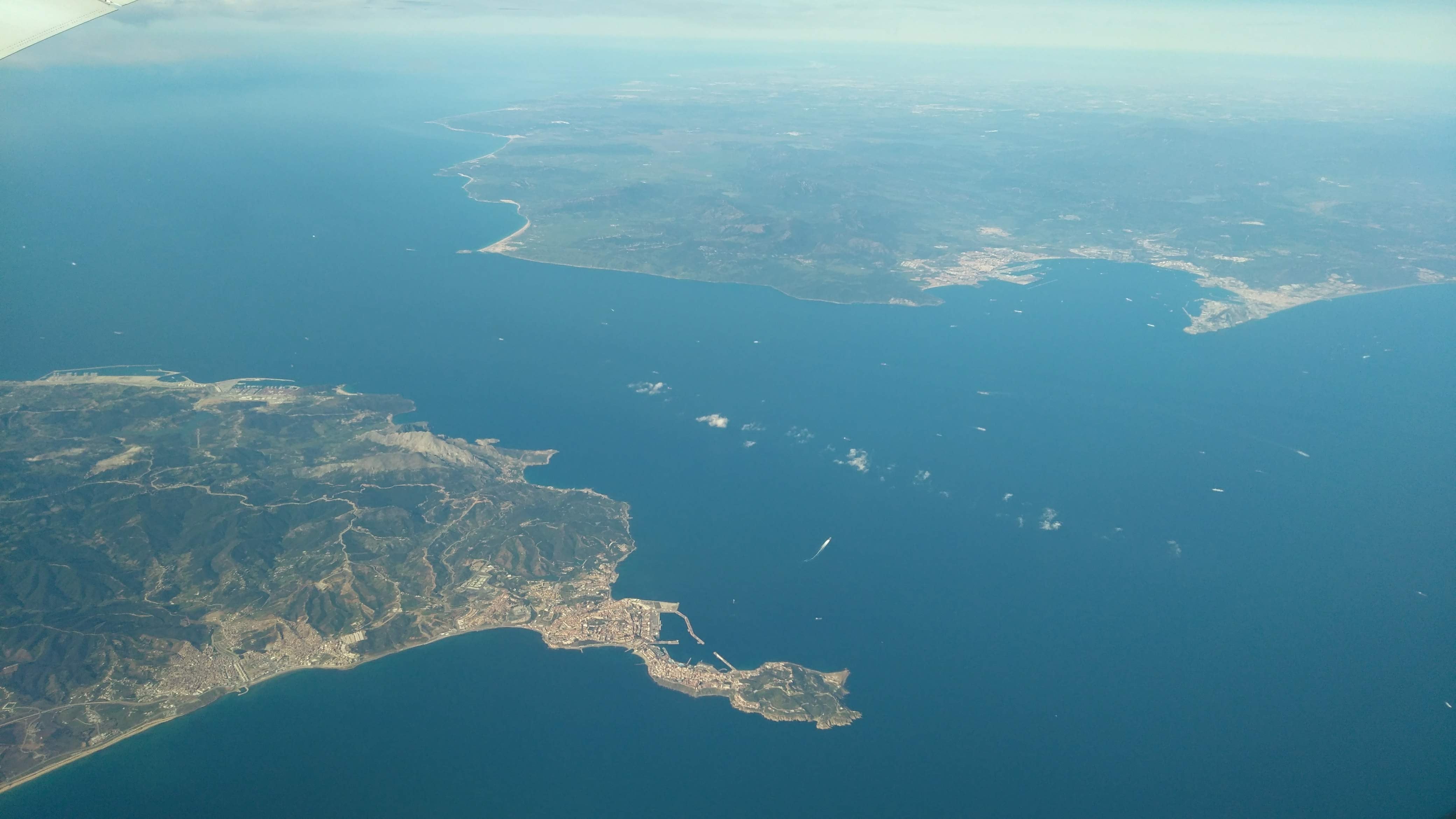 Vista aérea del Estrecho de Gibraltar (Wikimedia Commons)