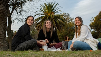 La psicología explica por qué las amistades cambian y disminuyen con los años