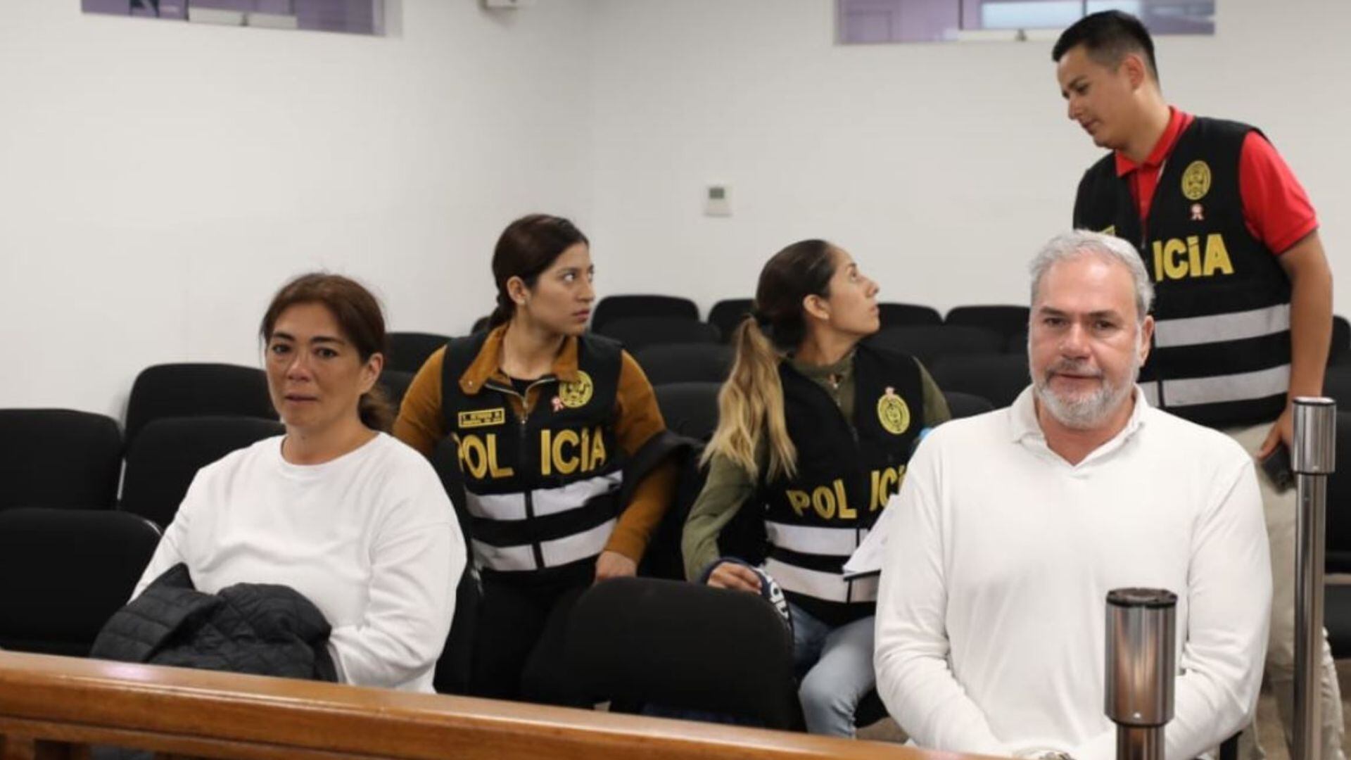 Sada Goray y Mauricio Fernandini afrontaron el control de identidad y audiencia en conjunto. | Andina