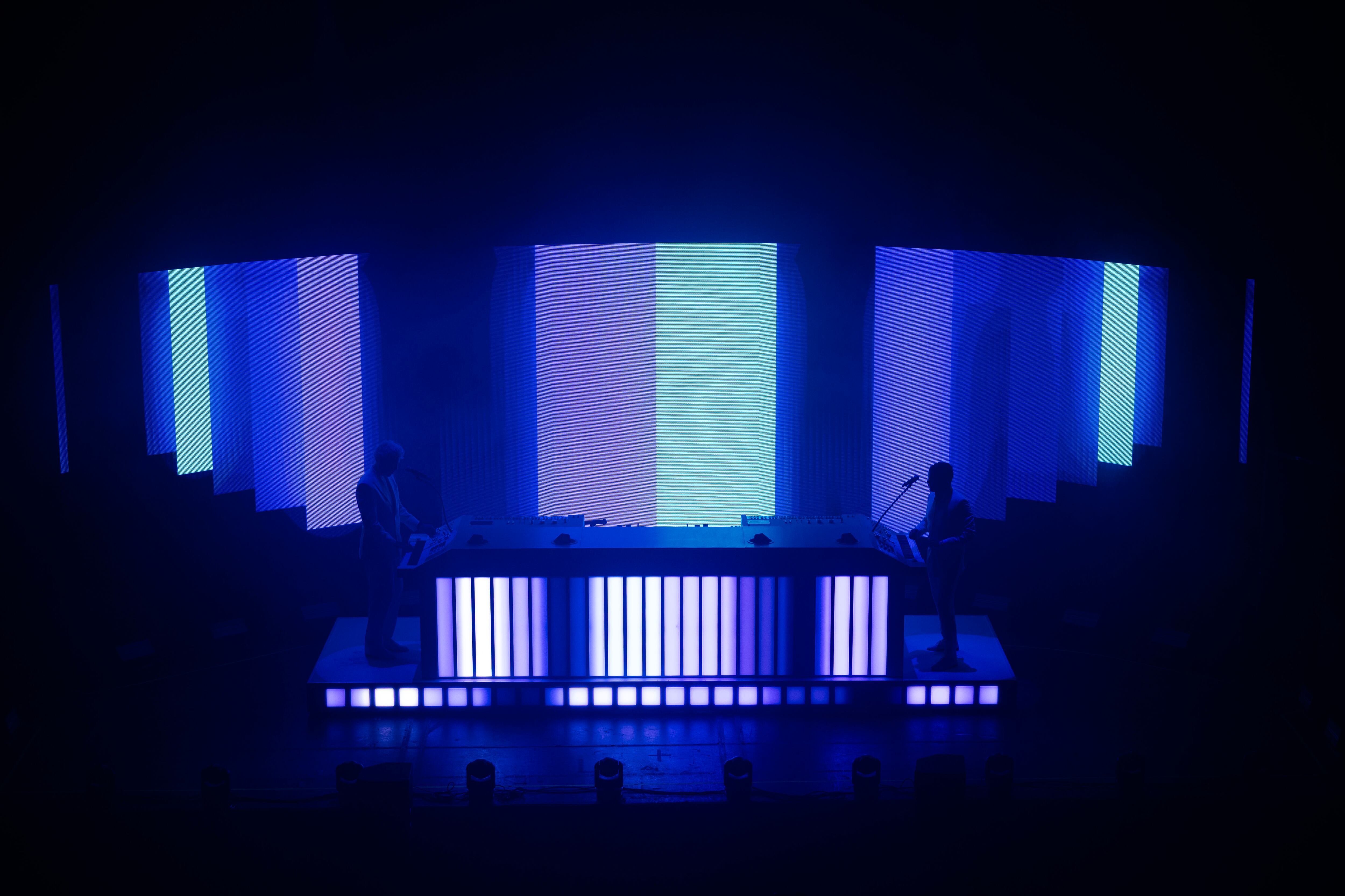 Los visuales minimalistas de Polo & Pan envolvieron a sus fans durante su concierto. (Foto: Fotos: OCESA/Lulú Urdapilleta)