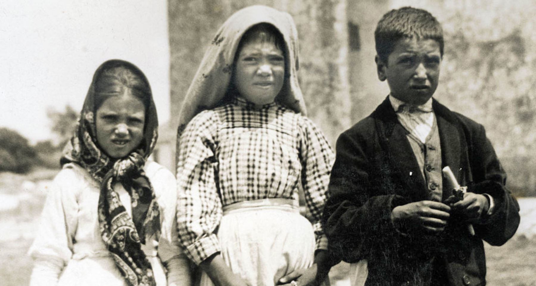 Las apariciones de la Virgen de Fátima en Portugal, cuando tres niños pastores afirmaron haber visto a la Virgen María en diferentes ocasiones a lo largo de varios meses (Foto: Andina)