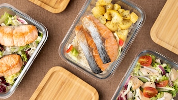 Cinco recetas llenas de sabor para llenar tu táper esta semana: ensaladas, albóndigas y bacalao gratinado