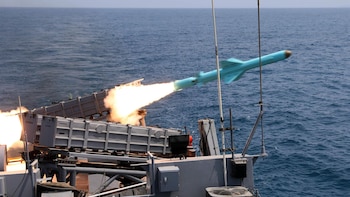 Asesor militar de Jamenei amenaza a EEUU con hacer del mar de Omán "su cementerio" si no cesa el bloqueo de Ormuz
