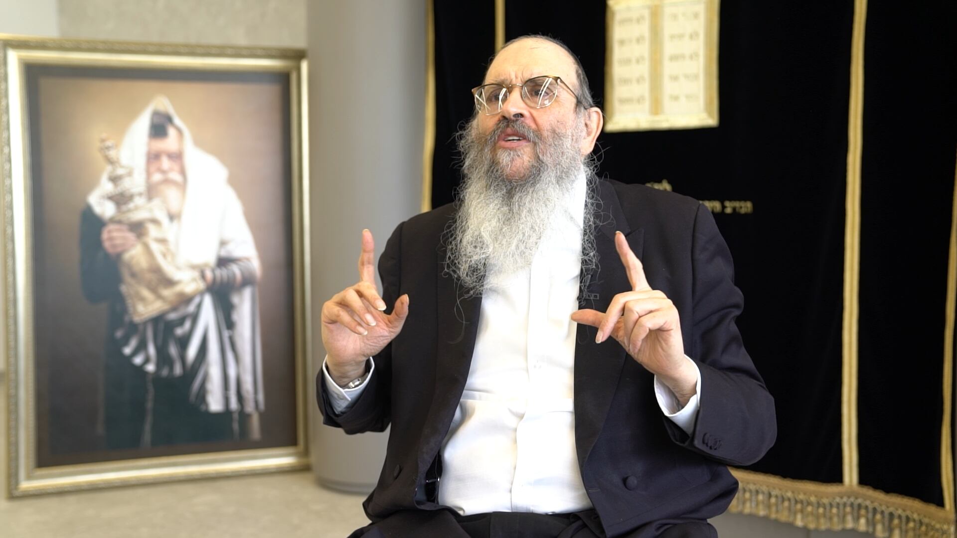 El rabino Tzvi Grunblatt, de Jabad Argentina, explica las tradiciones de Simjat Torá
