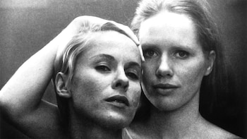 El ciclo de cine que une a Hitchcock, Bergman y otros clásicos entre música en directo y vino: “Queremos que se entre al cine como se entraba antes, como si fuera un templo”