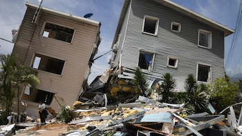 Aumentan a 920 los muertos por los terremotos en Venezuela