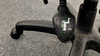 silla rota - oficinas