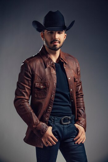 Fotografía cedida este viernes por NV Marketing & Public Relations que muestra al cantante Joss Favela mientras posa. EFE/ NV Marketing & Public Relations