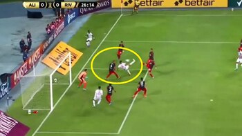 Cristian Benavente casi marca gol