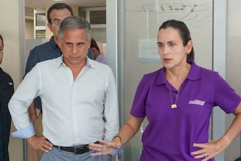Juan Carlos Blum, ministro de Energía junto a Inés Manzano, ministra saliente. (El Comercio)