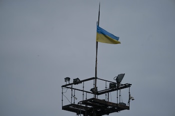 La bandera que izó Admy
