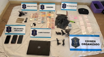 El armamento incautado incluyó una carabina con cañón modificado con silenciador y una pistola con pedido de secuestro activo vinculado a una causa por robo en La Matanza