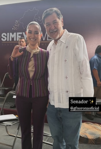 Gerardo Fernández Noroña con la imitadora de la presidenta de México
(RS)