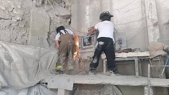 El accidente laboral movilizó a los Bomberos Voluntarios, quienes utilizaron herramientas hidráulicas especializadas para el rescate en el silo industrial. (Cortesía: Bomberos Voluntarios)