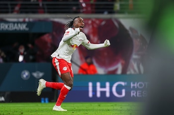 Yan Diomandé del Leipzig celebra