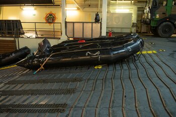 recorrida por el barco crucero portahelicópteros francés Jeanne d´Arc.