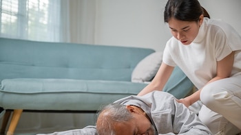 La hipertensión arterial 'oculta' representa un riesgo de caídas para personas mayores, advierte un estudio