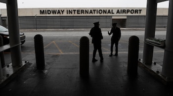 Midway, uno de los aeropuertos más transitados de Chicago, enfrenta renovados cuestionamientos sobre las condiciones de protección en su espacio aéreo (REUTERS/Matt Marton)