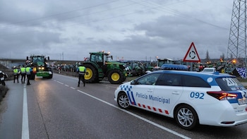 Unos 450 tractores comienzan a