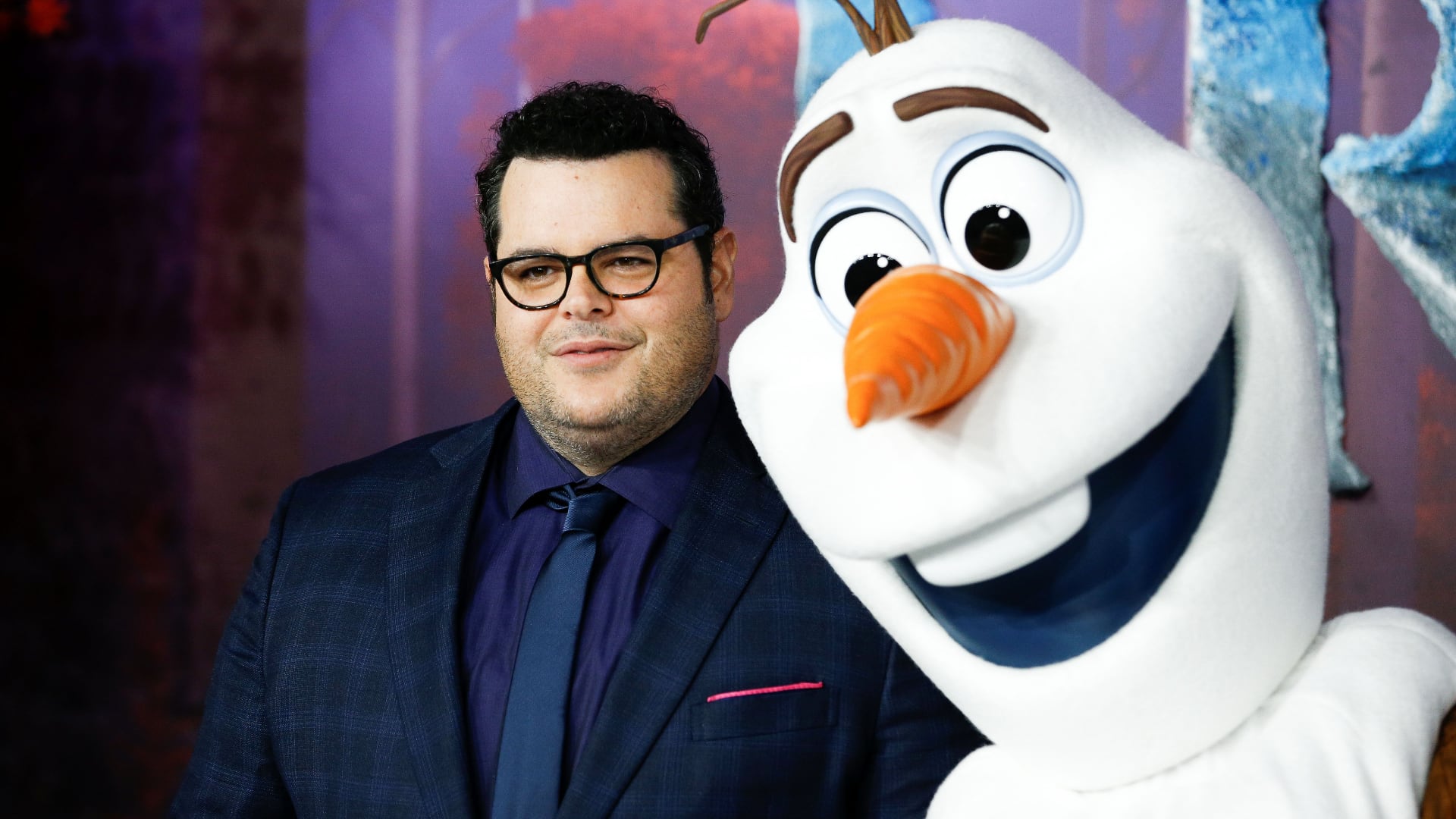 El animatronic utiliza grabaciones del actor Josh Gad, quien da la voz a Olaf en las películas de Frozen (REUTERS/Henry Nicholls)