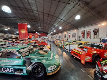Hay 101 autos en el museo