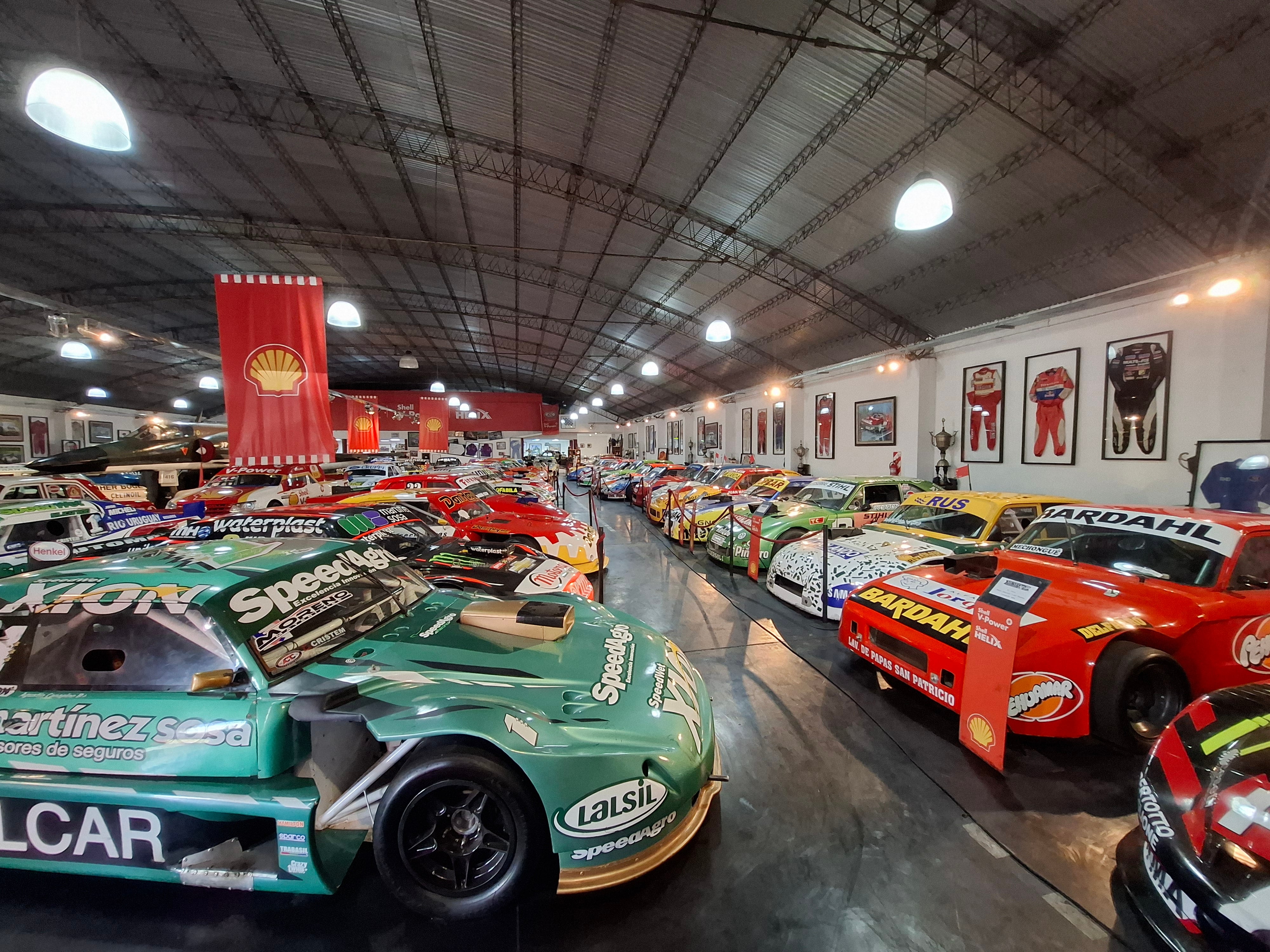Hay 101 autos en el museo