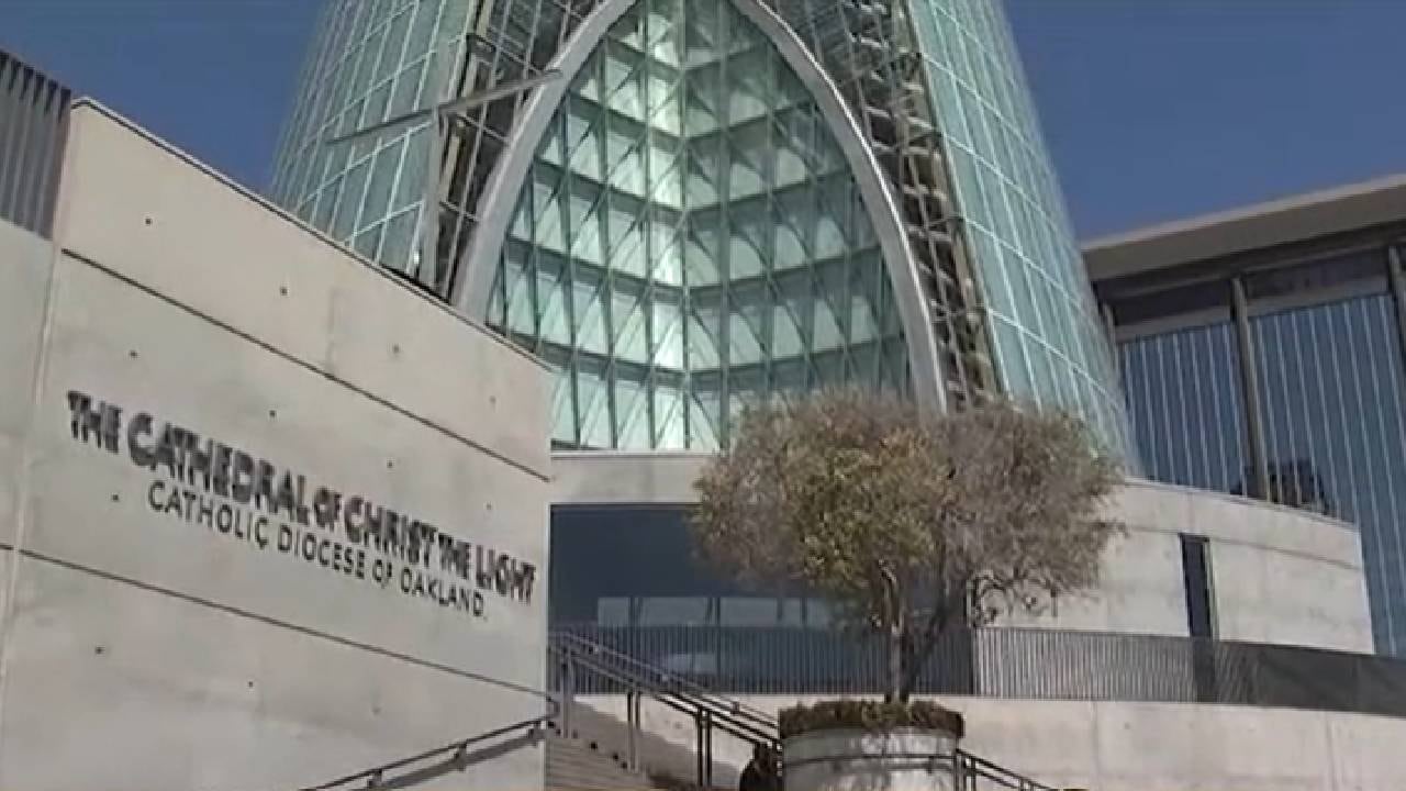 Siete de las parroquias que cerrarán se encuentran en Oakland y seis en otras ciudades de East Bay, como Alameda, Fremont y Walnut Creek (ABC7 Eyewitness News )