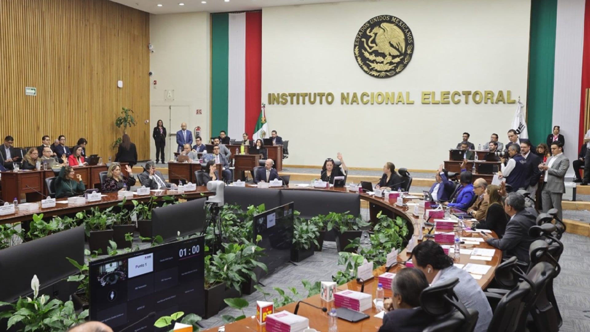 INE aprueba multa a México Tiene Vida por participación de 98 ministros de culto en actividades partidistas