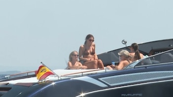 Ana Fernández presume de tipazo a bordo de su barco en Mallorca