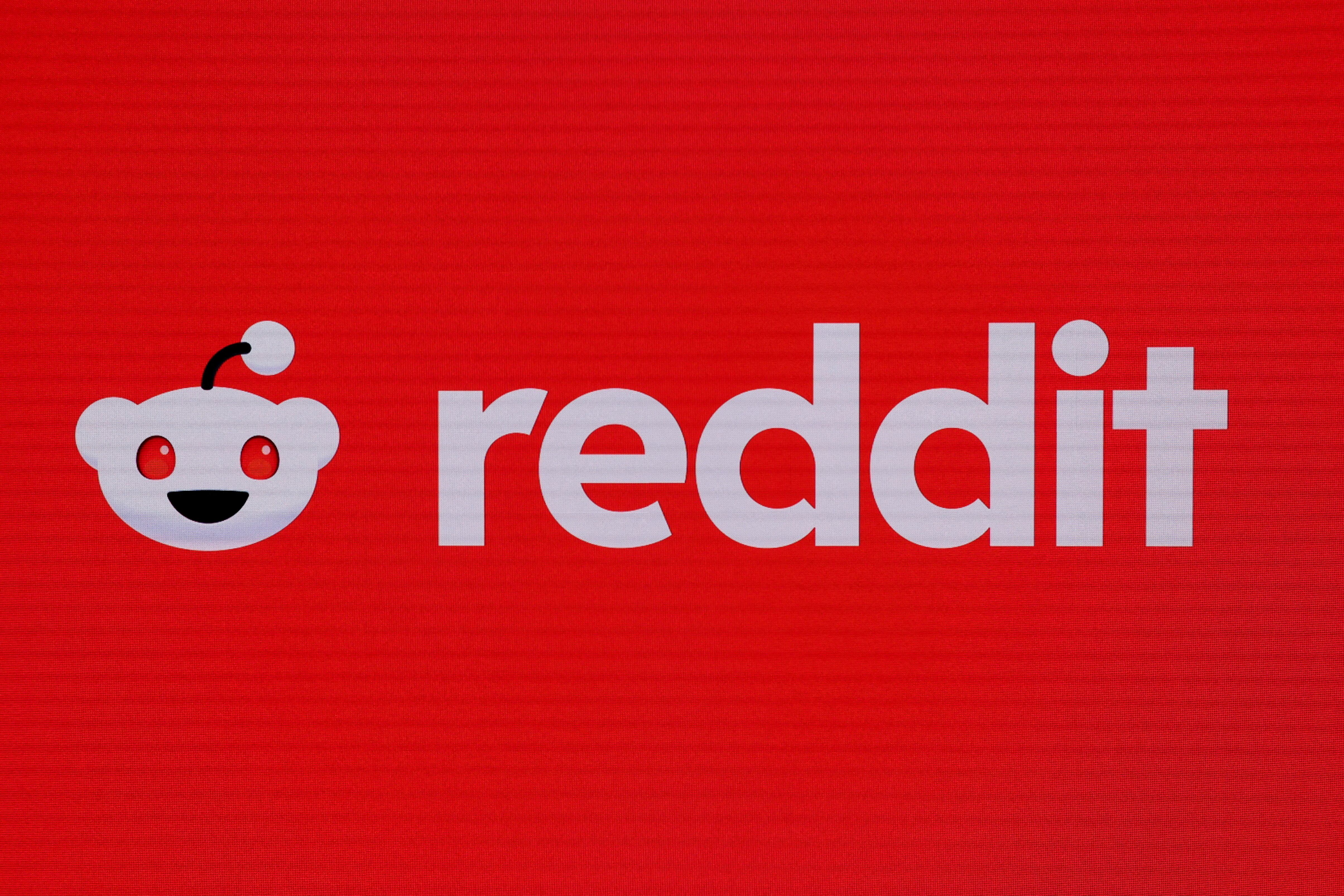Reddit es una plataforma digital que funciona como una red de comunidades organizadas por temas de interés, conocidos como subreddits.  REUTERS/Brendan McDermid/File Photo/File Photo