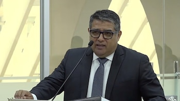 Víctor Rodríguez Monteza ante el