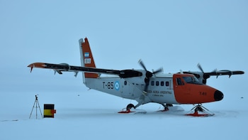 Avión Twin Otter operando en la Antártida