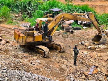 Incautan más de 1.900 galones de ACPM y equipos en minas ilegales operadas por disidencias en el sur del Tolima - crédito Ejército de Colombia