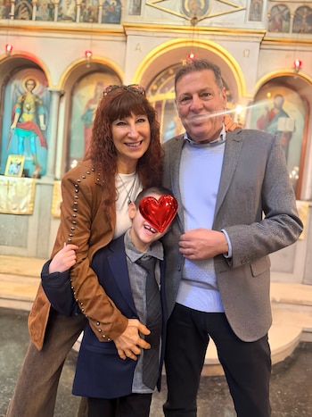 El emotivo posteo de Vikcy Xipolitakis junto a su hijo Salvador y sus abuelos