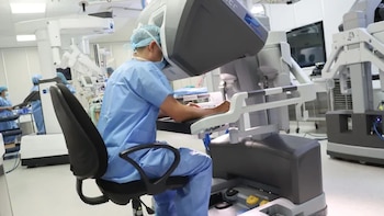 Cirugía robótica transforma atención oncológica