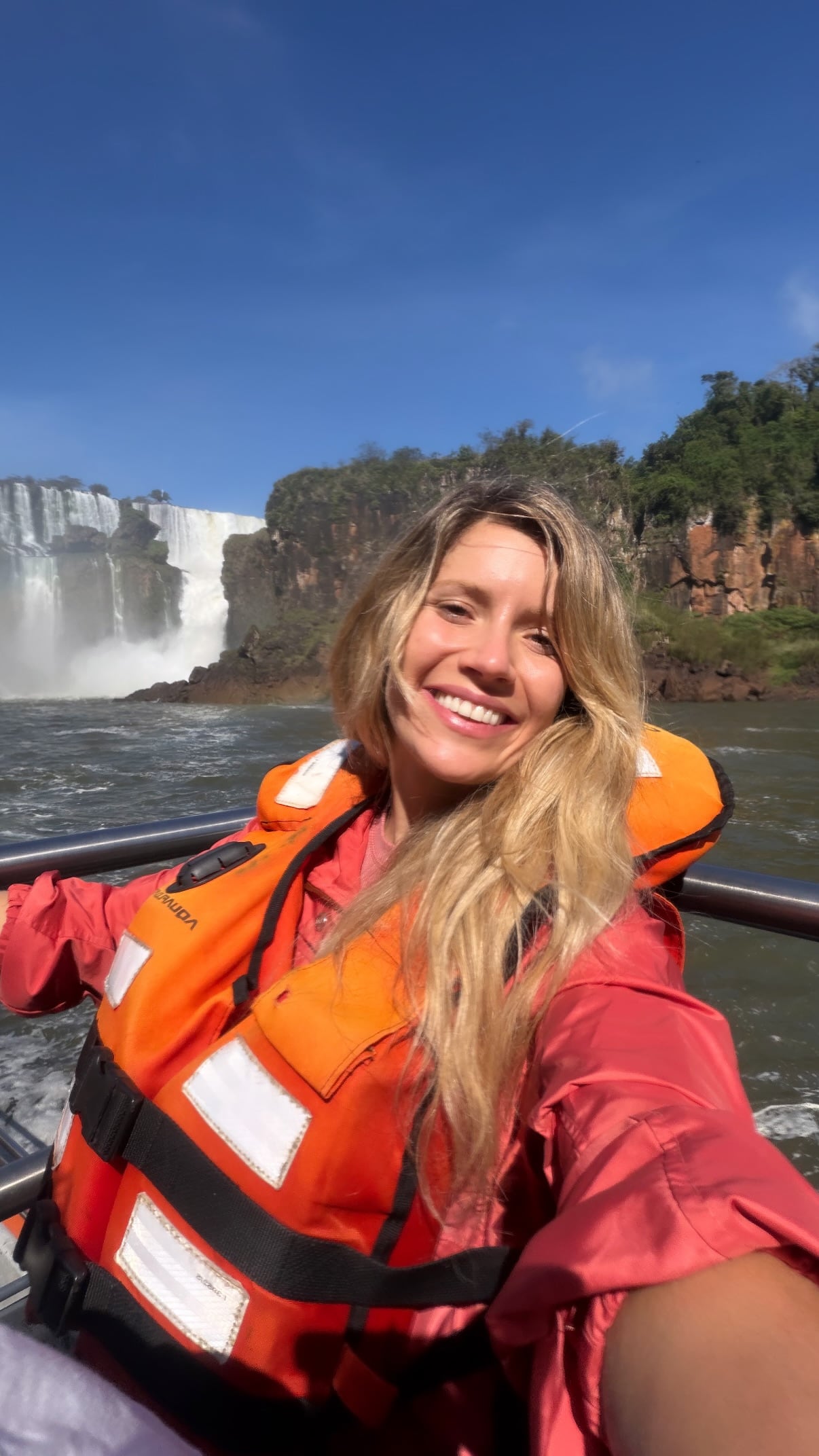 La conductora tuvo la oportunidad de hacer la excursión que te acerca a las Cataratas