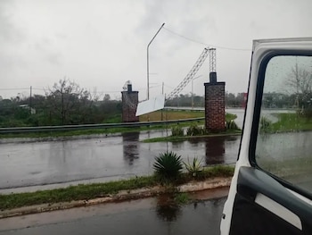 El episodio ocurrió durante la tormenta que provocó daños y complicaciones en distintos puntos de Corrientes