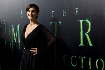 A la actriz Carrie-Anne Moss, de la película Matriz, le ofrecieron un papel de abuela cuando cumplió 40 años (REUTERS/Fred Greaves)