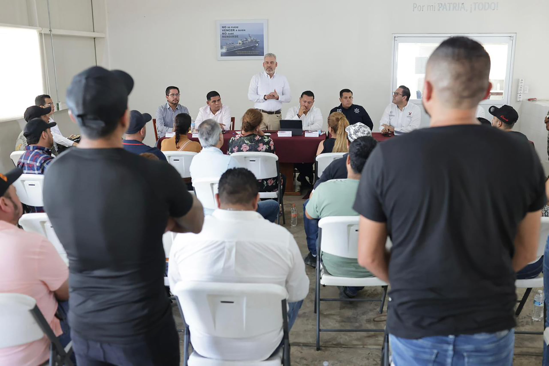 Reunión con las víctimas.Crédito: X - @ARBedolla