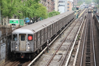 La tercera estación propuesta conectaría la línea Q con el tren 1 y ampliaría el acceso ferroviario al oeste de Harlem y Morningside Heights.
