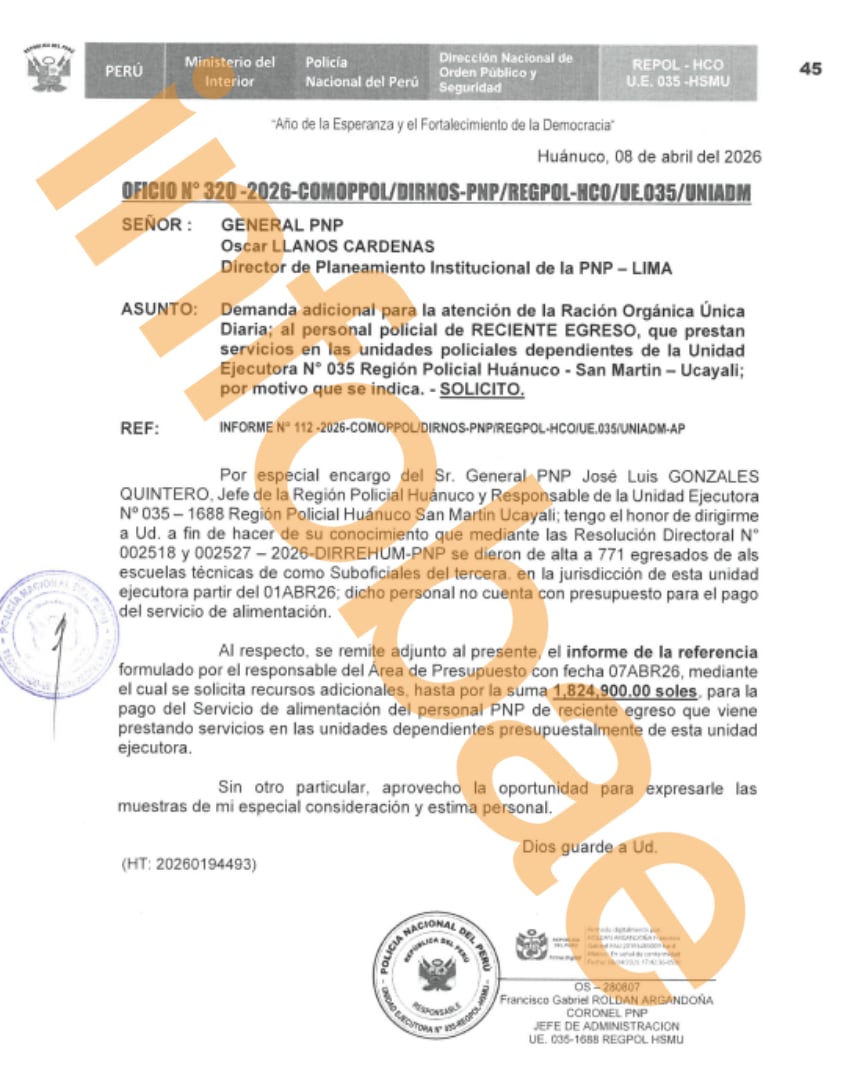 Primer pedido de presupuesto adicional para alimentación de agentes de la PNP de las regiones Huánuco, San Martín y Ucayali dirigido al general Óscar Llanos Cárdenas, director de Planeamiento Institucional de la PNP - Lima. (Foto: Composición - Infobae Perú)