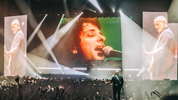 Soda Stereo resucita a Cerati en Madrid: la nostalgia en holograma abarrota el Movistar Arena con la gira 'Ecos'