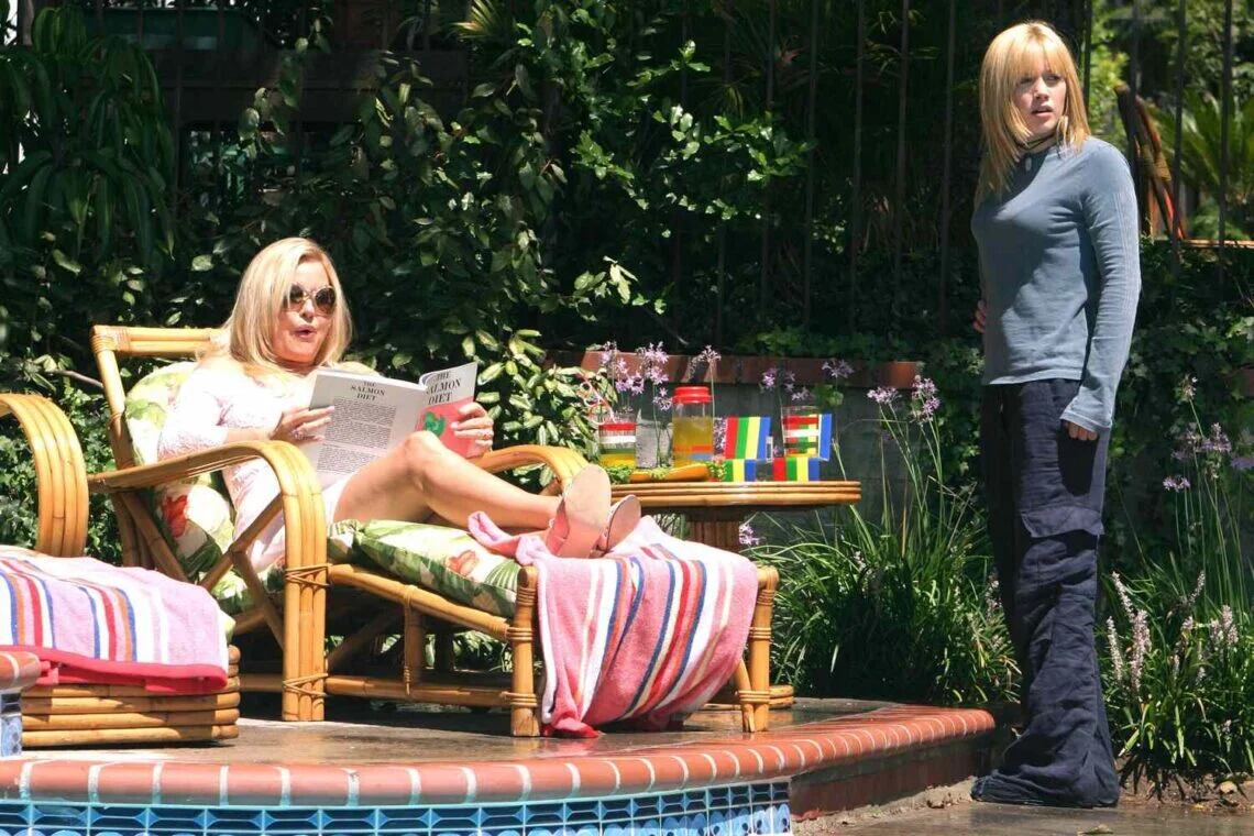 Hilary Duff admitió que la actuación de Jennifer Coolidge le daba miedo. (Captura de video)