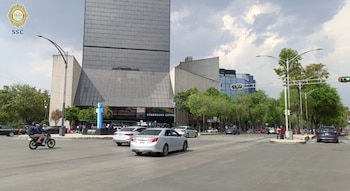 La circulación sobre Paseo de la Reforma en dirección al Oriente se reanudó desde el Eje 2 Poniente.
(X: @SSC)