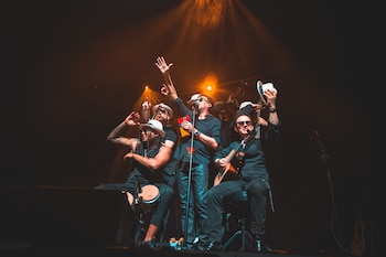 El álbum Bogotá, que da nombre a la gira, recibió tres nominaciones en los Latin Grammy 2025: mejor canción pop, canción del año y mejor álbum pop tradicional, categoría en la que se alzó con el galardón.