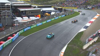 Sale el Safety Car seguido