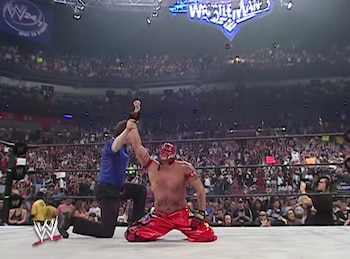 Rey Mysterio celebró y dedicó