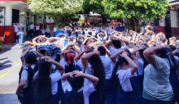 Más de 5,400 centros escolares públicos y privados se sumaron a la jornada de prevención de riesgos para ensayar los protocolos de salida hacia zonas seguras (Cortesía: Última hora).